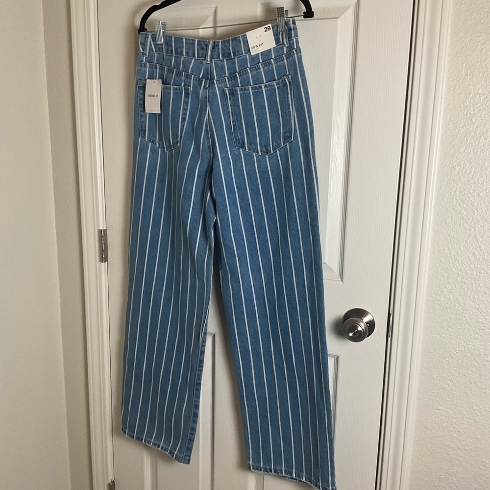 Forever 21 90’s fit Striped Blue Women's Jeans
Size 28 - Picture 8 of 9